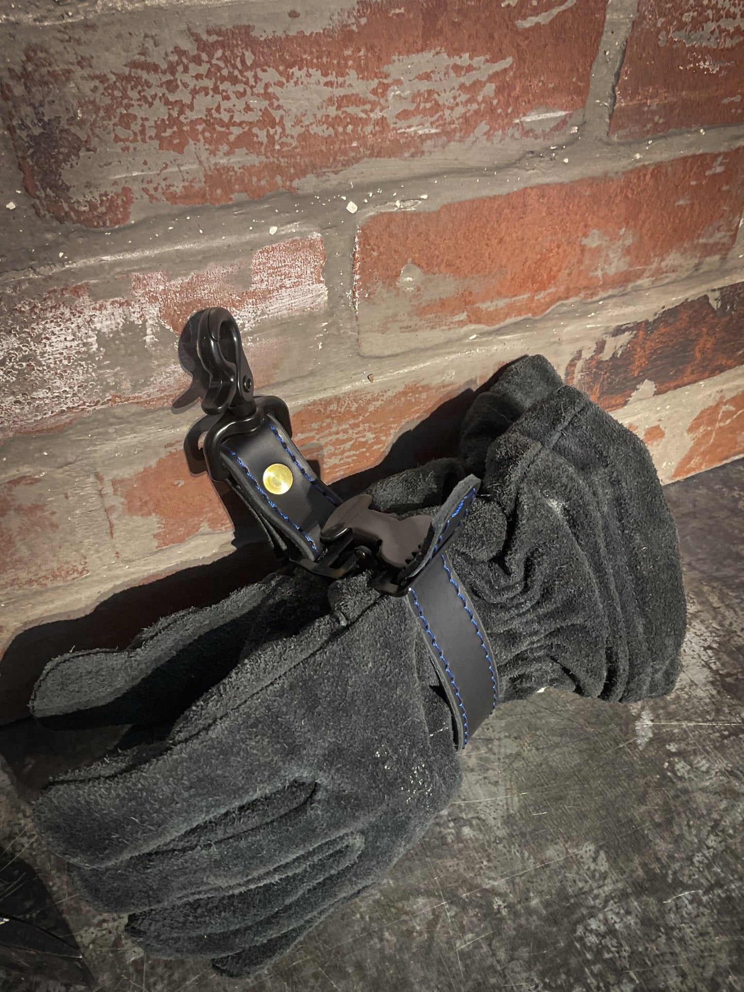 Adjustable Leather Glove Straps - Box 31 Leatherworks