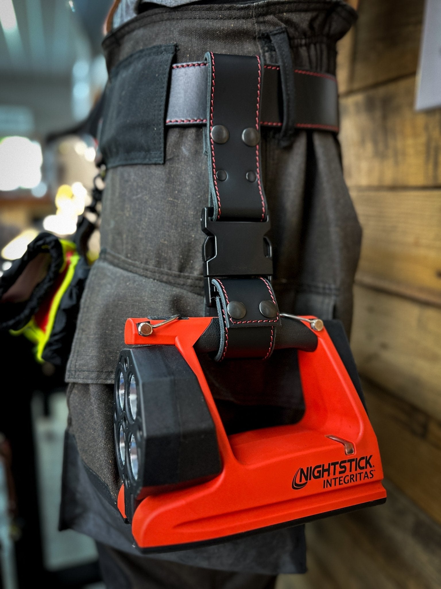 【タイムセール】タクティカルベルト チェストリグ & フラッシュペンライト Firefighter Leather Box Light Strap – Box 31 Leatherworks