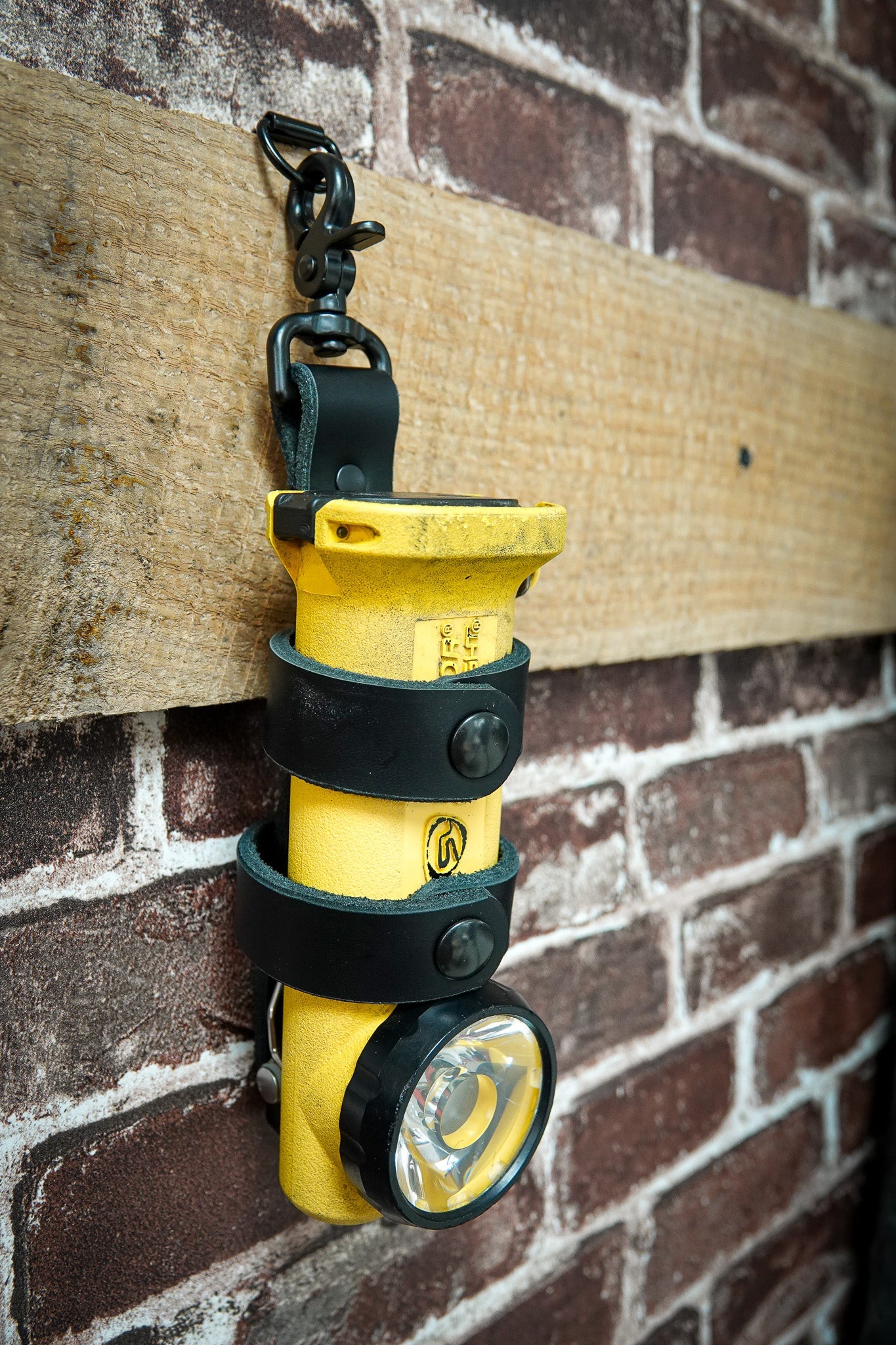 NEXT DAY Inverted Flashlight Holder (Streamlight Survivor) - Box 31 Leatherworks