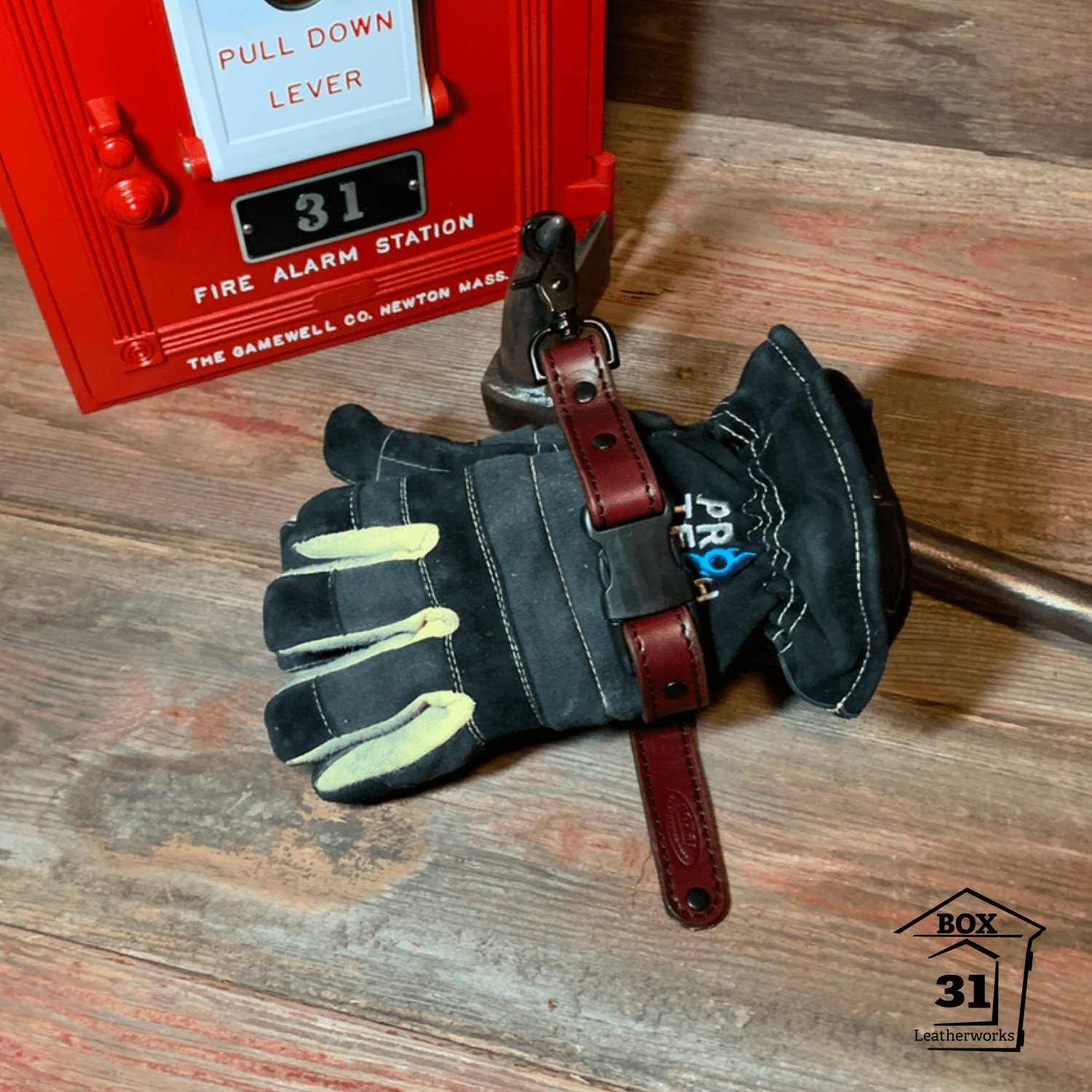 Adjustable Leather Glove Straps - Box 31 Leatherworks